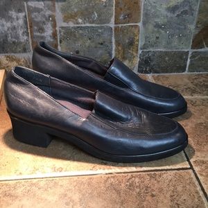 Etienne Aigner low heel . Navy with black soles